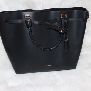 MICHAEL KORS Blakely Medium Bucket Bag- Black